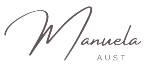 Manuela Aust - Unternehmerin mit Laptopbusiness Manuela Aust - Unternehmerin